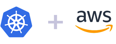 Kubernetes Logo kombiniert mit Amazon Web Services (AWS) Logo, symbolisiert eine Integration oder Partnerschaft zwischen Kubernetes und AWS.